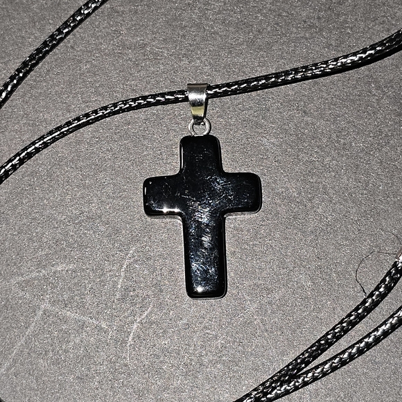 Handmade Jewelry - Elegant Black Cross Pendant Necklace